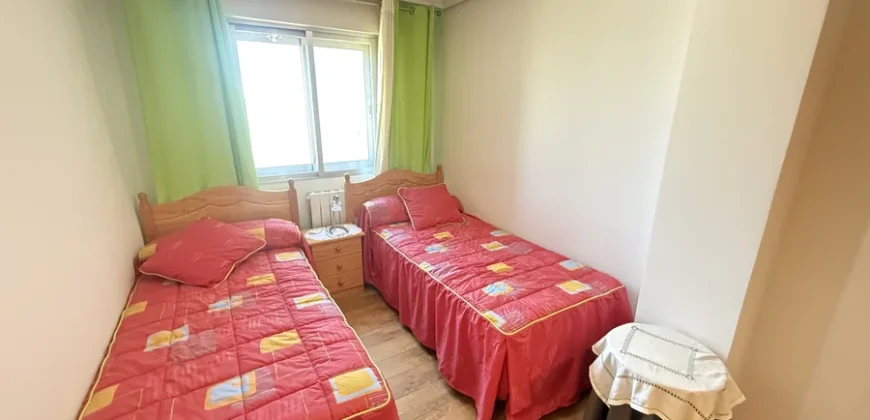 Piso reformado de tres habitaciones y dos baños con garaje