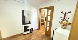 Piso reformado de tres habitaciones y dos baños con garaje