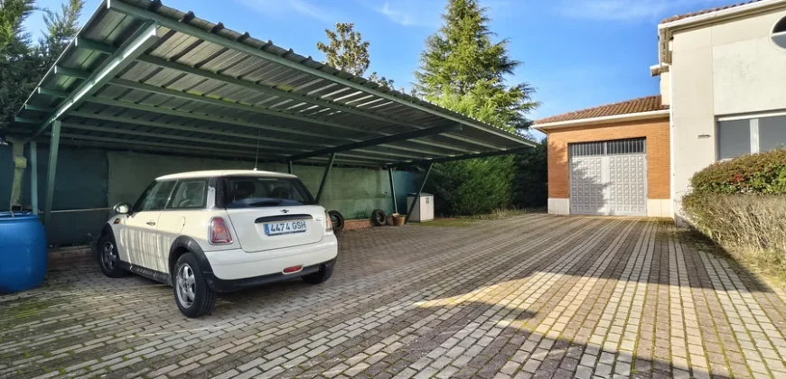 Casa independiente de 6 habitaciones con piscina.