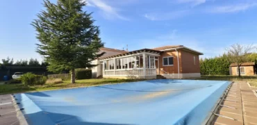 Casa independiente de 6 habitaciones con piscina.