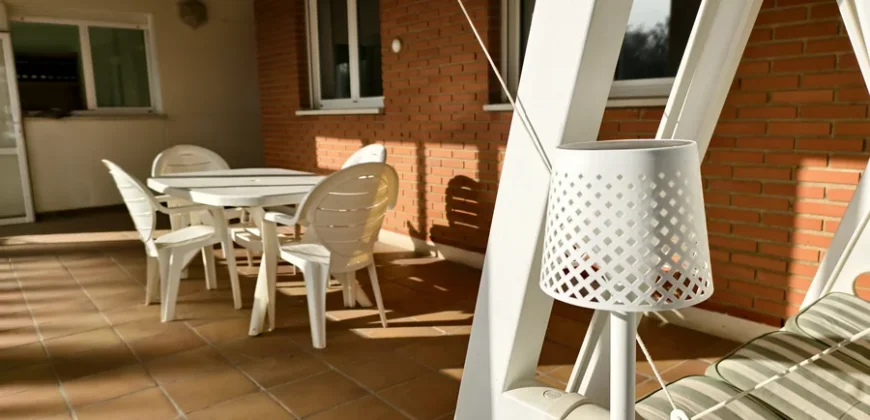 Casa independiente de 6 habitaciones con piscina.