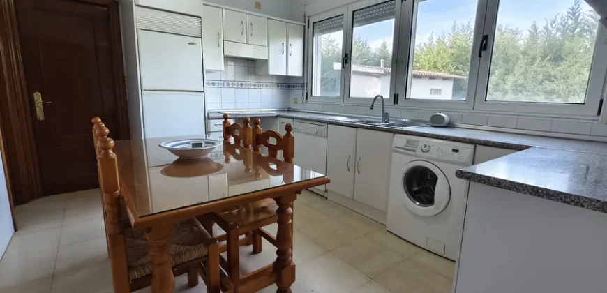 Casa independiente de 6 habitaciones con piscina.
