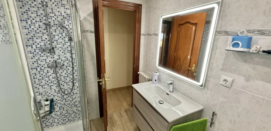 Piso de tres habitaciones y dos baños