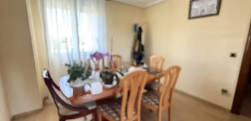 Piso de tres habitaciones y dos baños