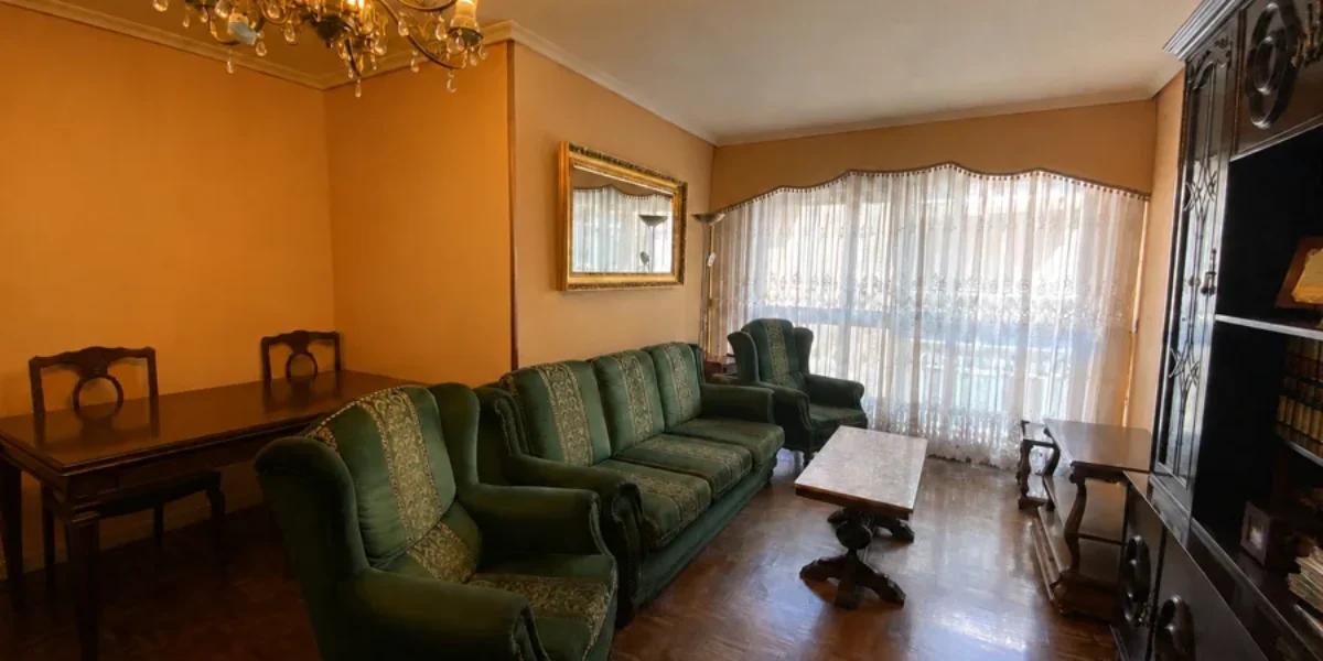 Piso céntrico de cuatro habitaciones con garaje opcional