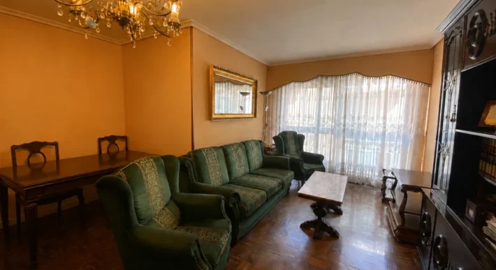 Piso céntrico de cuatro habitaciones con garaje opcional