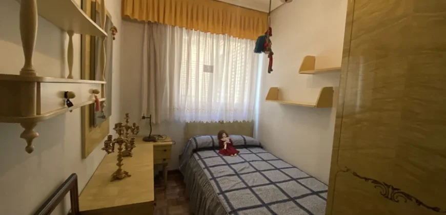 Piso céntrico de cuatro habitaciones con garaje opcional