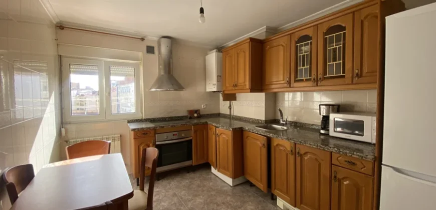 Piso céntrico de tres habitaciones con trastero