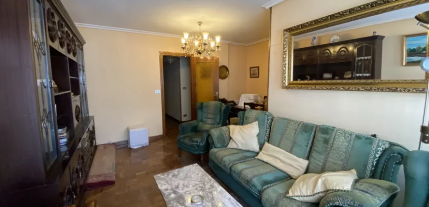 Piso céntrico de cuatro habitaciones con garaje opcional