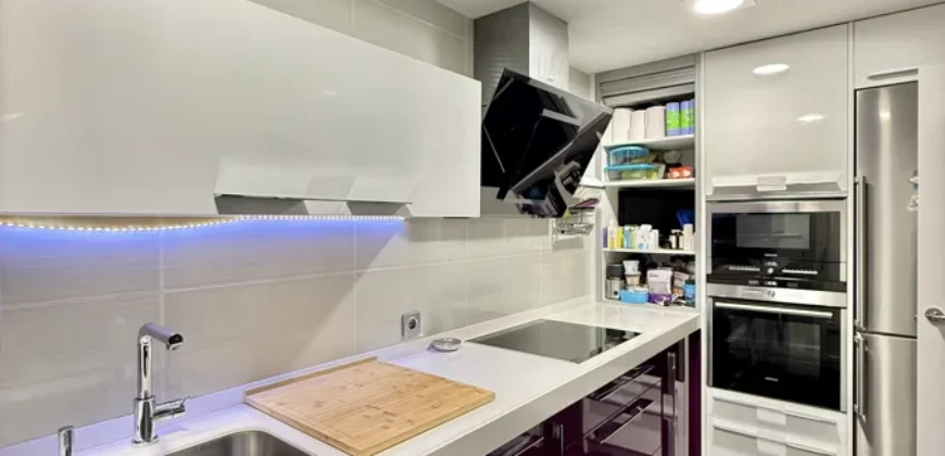Piso céntrico de tres habitaciones, dos baños con garaje y trastero