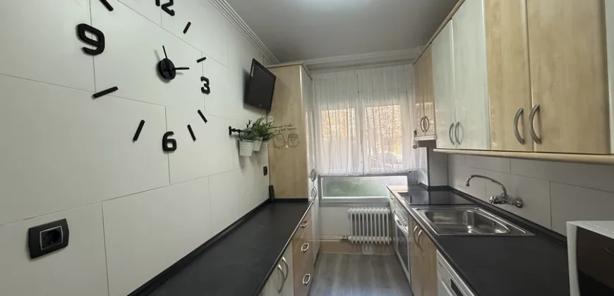 Piso de dos habitaciones con un baño y garaje