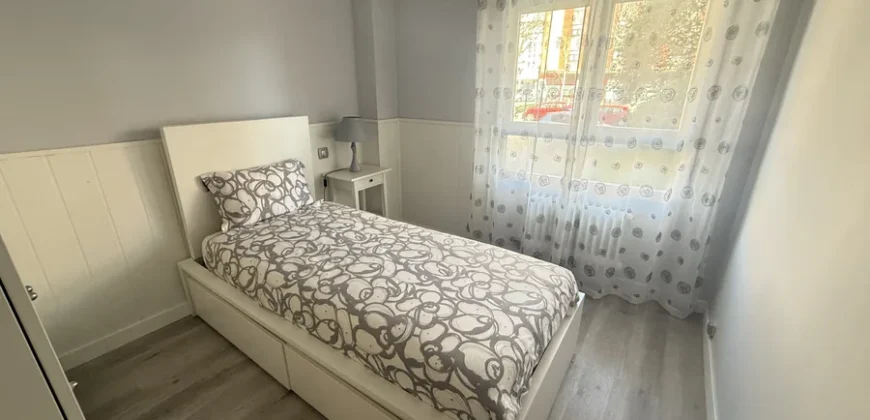 Piso de dos habitaciones con un baño y garaje