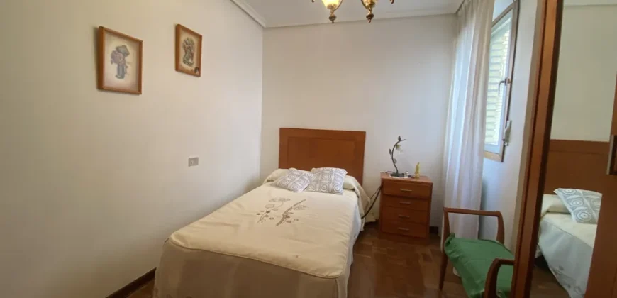 Piso céntrico de cuatro habitaciones con garaje opcional