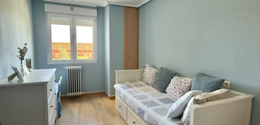 Piso de tres habitaciones y dos baños