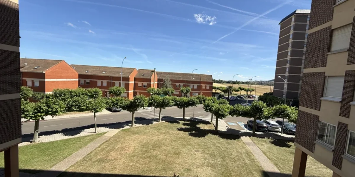 Piso de tres habitaciones y dos baños