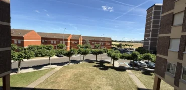 Piso de tres habitaciones y dos baños