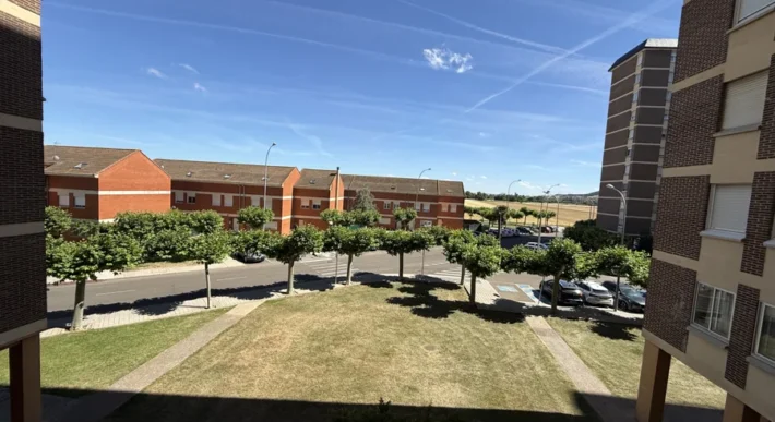 Piso de tres habitaciones y dos baños