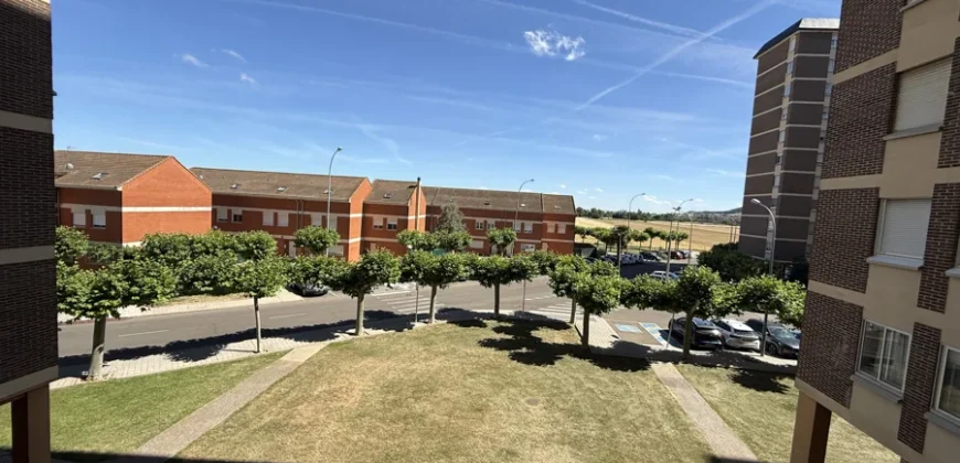 Piso de tres habitaciones y dos baños