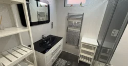 Piso de dos habitaciones con un baño y garaje