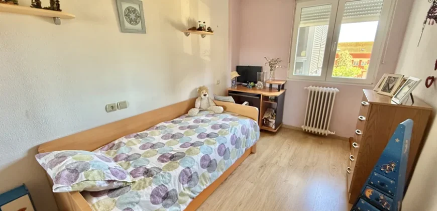 Piso de tres habitaciones y dos baños