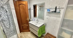 Piso de tres habitaciones y dos baños Piso de tres habitaciones y dos baños