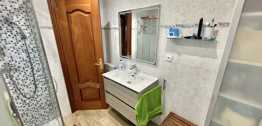 Piso de tres habitaciones y dos baños