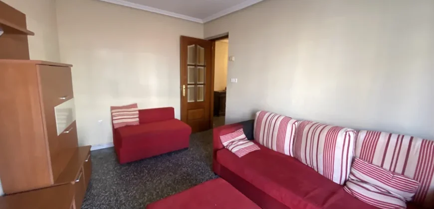 Piso céntrico de tres habitaciones con trastero