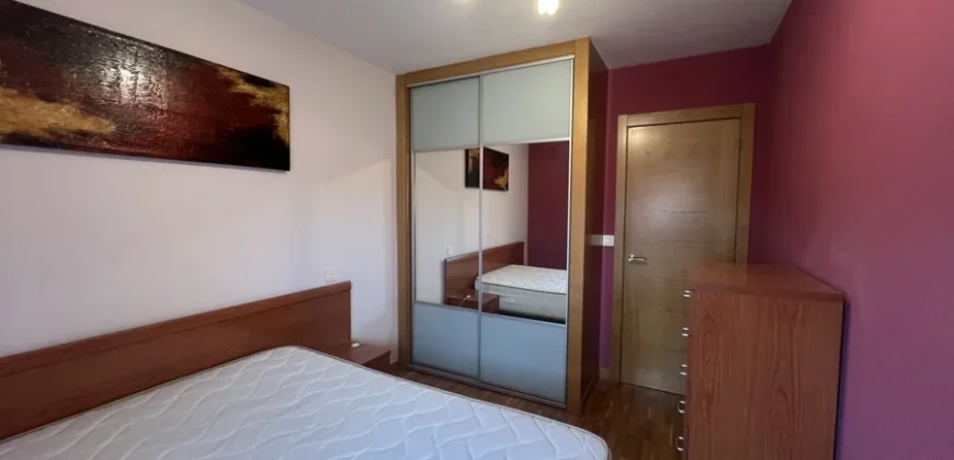 Piso de tres habitaciones y dos baños con plaza de garaje