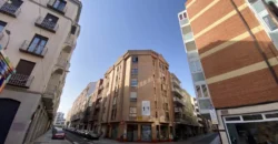 Piso céntrico de tres habitaciones con trastero Piso céntrico de tres habitaciones con trastero