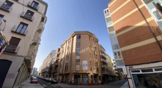 Piso céntrico de tres habitaciones con trastero Piso céntrico de tres habitaciones con trastero