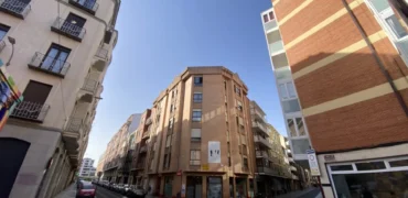 Piso céntrico de tres habitaciones con trastero