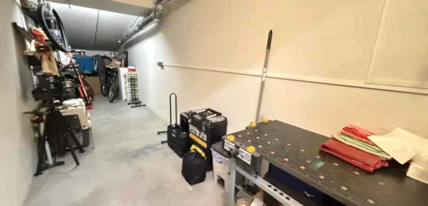 Piso céntrico de tres habitaciones, dos baños con garaje y trastero