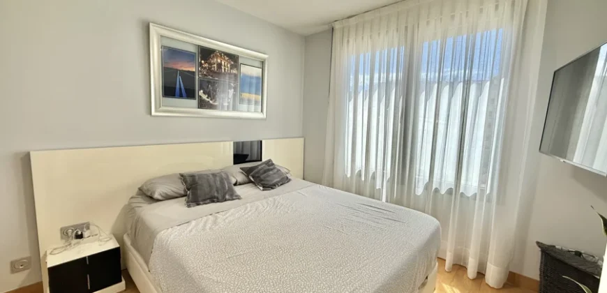 Piso céntrico de tres habitaciones, dos baños con garaje y trastero