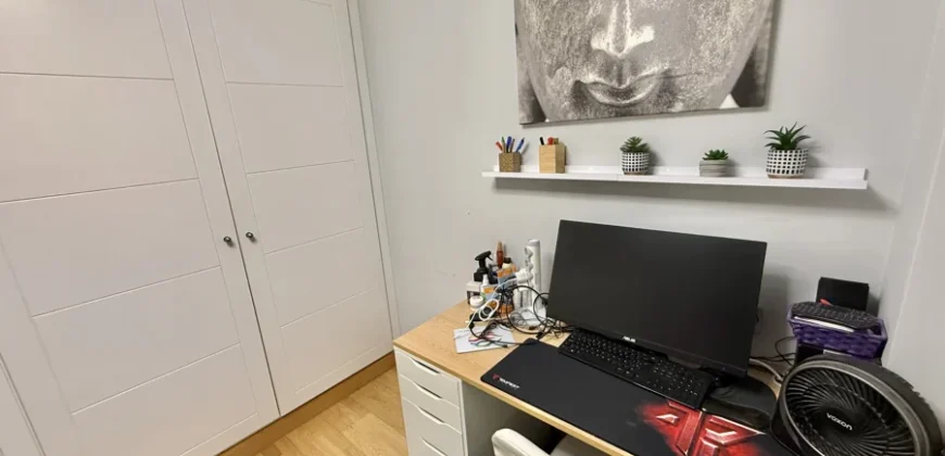 Piso céntrico de tres habitaciones, dos baños con garaje y trastero