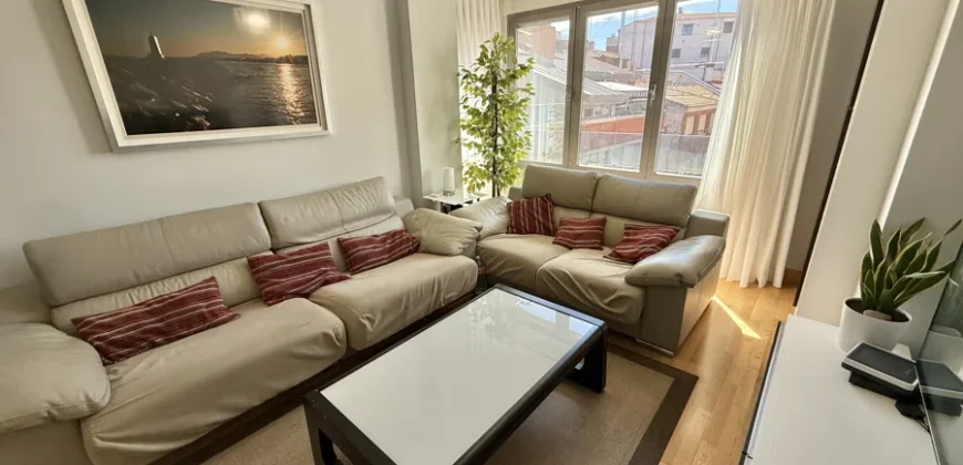 Piso céntrico de tres habitaciones, dos baños con garaje y trastero
