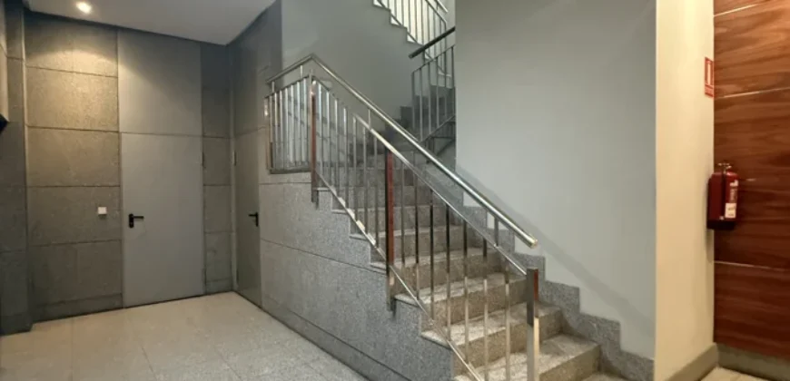 Piso céntrico de tres habitaciones, dos baños con garaje y trastero