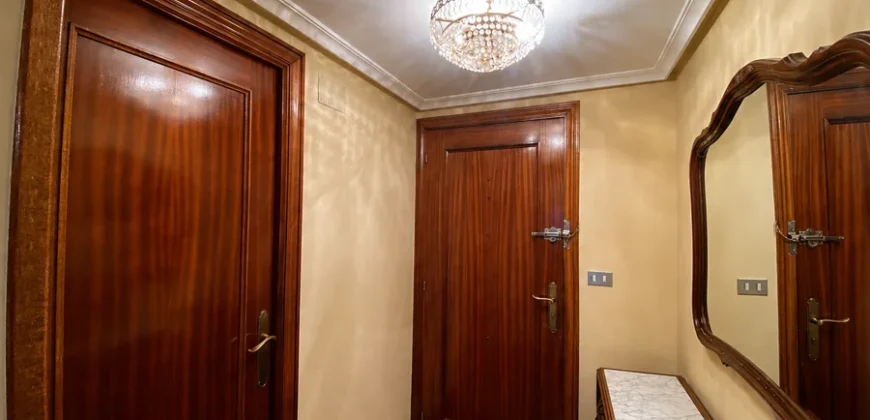 Piso céntrico de cuatro habitaciones con garaje opcional