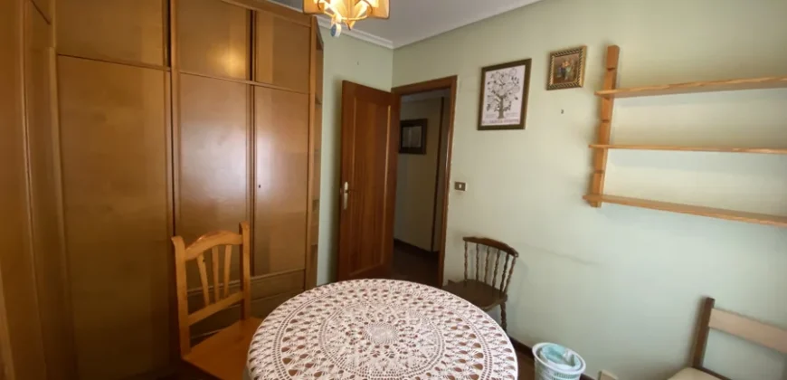 Piso céntrico de cuatro habitaciones con garaje opcional