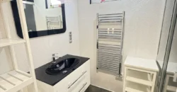 Piso de dos habitaciones con un baño y garaje