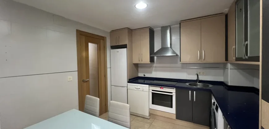 Piso de tres habitaciones y dos baños con plaza de garaje