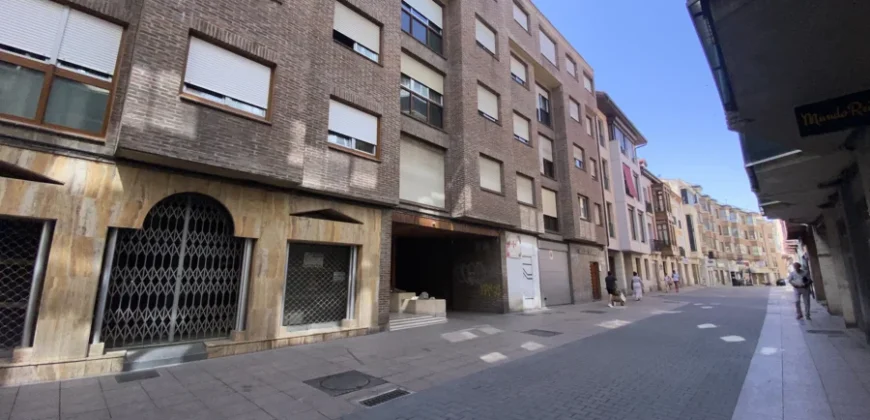 Piso céntrico de cuatro habitaciones con garaje opcional