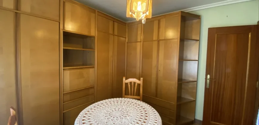 Piso céntrico de cuatro habitaciones con garaje opcional