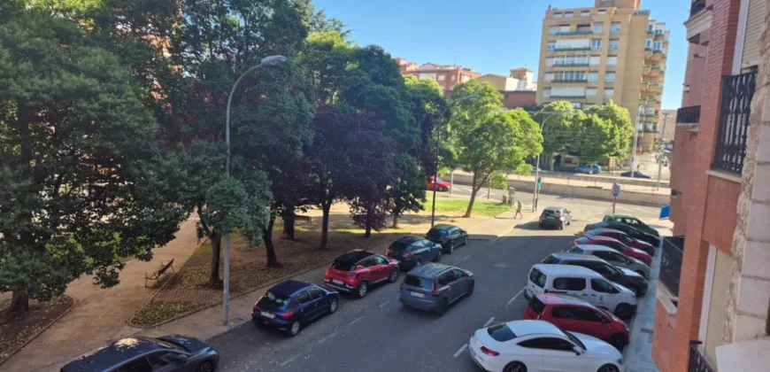 Venta de Piso en Palencia de 3 dormitorios con garaje en Avenida Santander