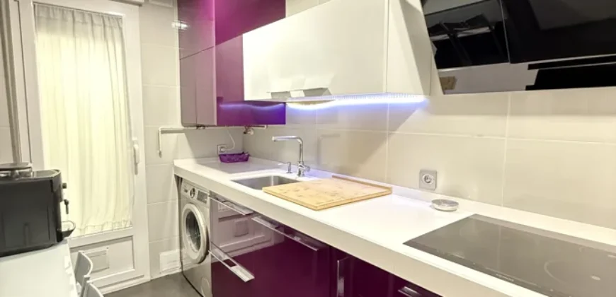 Piso céntrico de tres habitaciones, dos baños con garaje y trastero