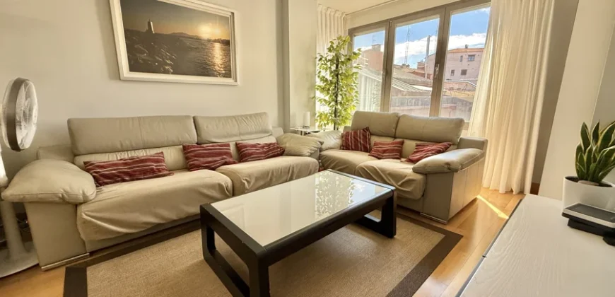 Piso céntrico de tres habitaciones, dos baños con garaje y trastero