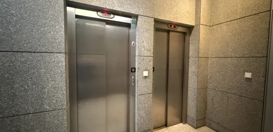 Piso céntrico de tres habitaciones, dos baños con garaje y trastero