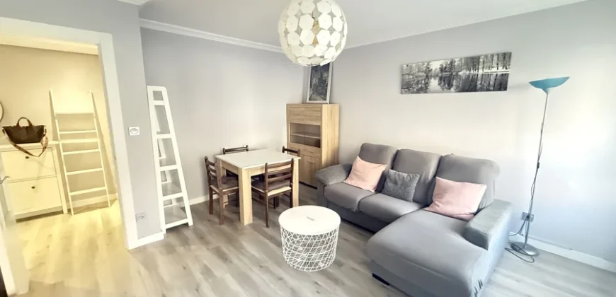 Piso de dos habitaciones con un baño y garaje