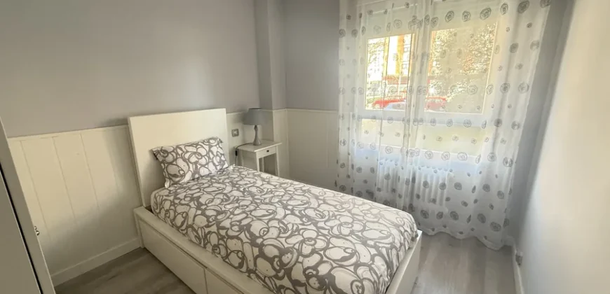 Piso de dos habitaciones con un baño y garaje