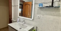 Piso de tres habitaciones y dos baños Piso de tres habitaciones y dos baños