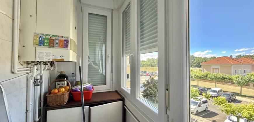Piso de tres habitaciones y dos baños